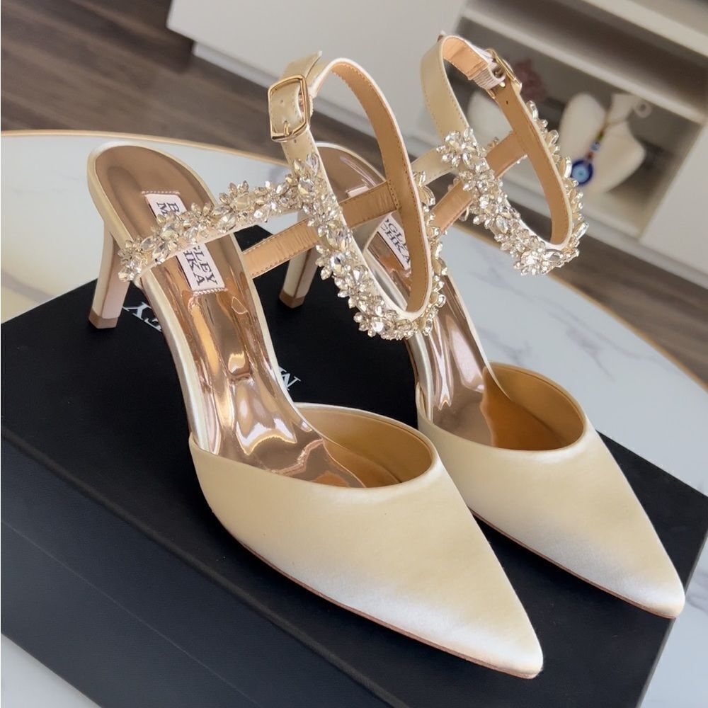 Badgley Mischka Esmeralda Embellished Pointed Toe Pump, Ivory‎ Satin, Size 8.5